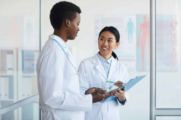 Quelle est la disponibilité des médecins dans les cliniques à l'Assomption ?