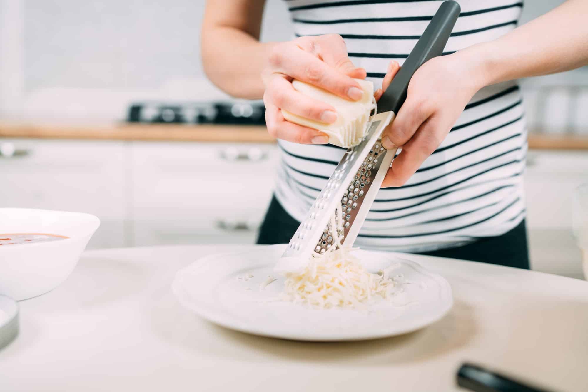 Manger de la mozzarella en étant enceinte : quels sont les principaux risques ?